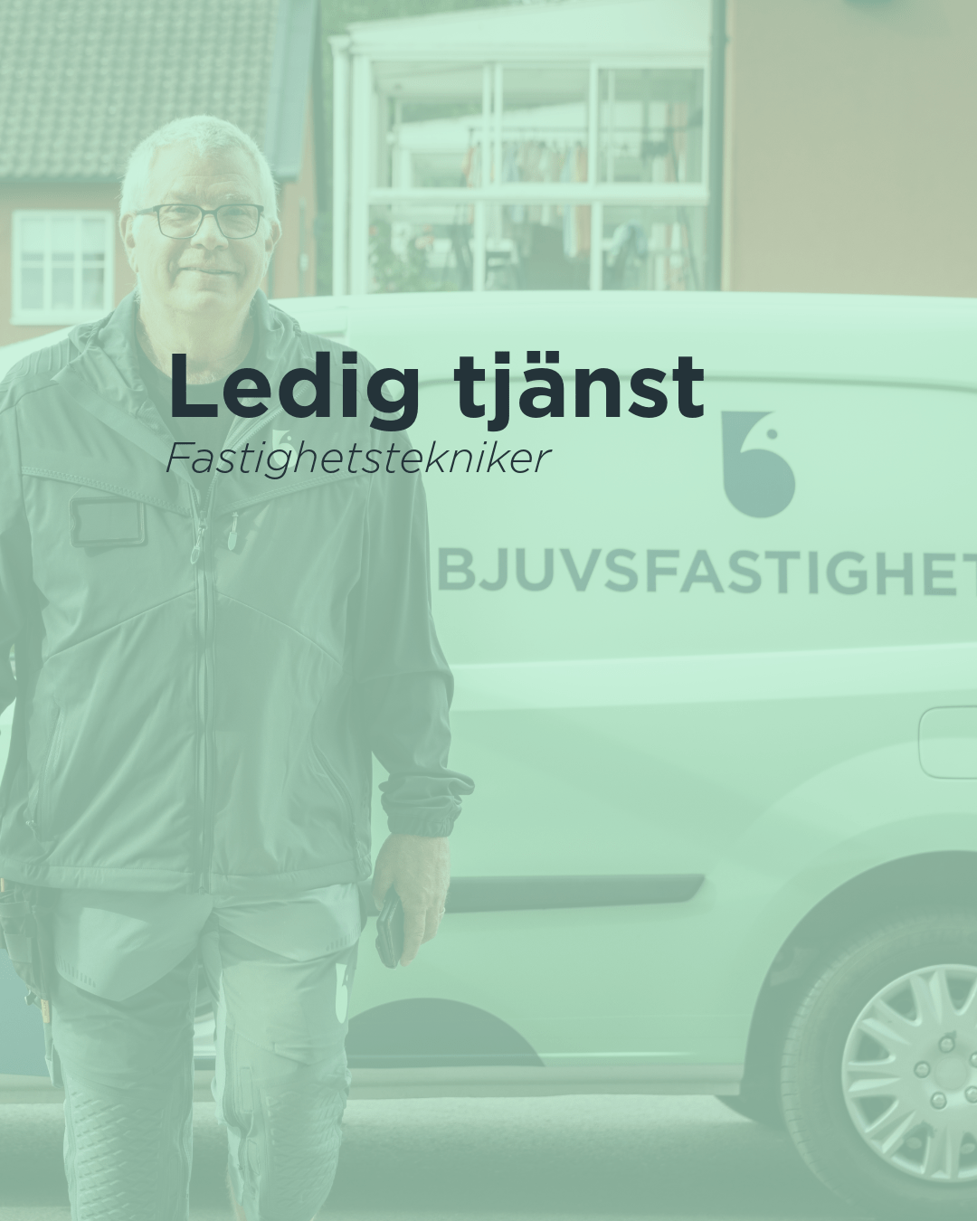 Fastighetstekniker framför tjänstebil från Bjuvsfastigheter
